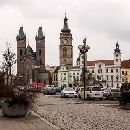 Hradec Králové Apartman V Centru Na Velkem Namesti מראה חיצוני תמונה