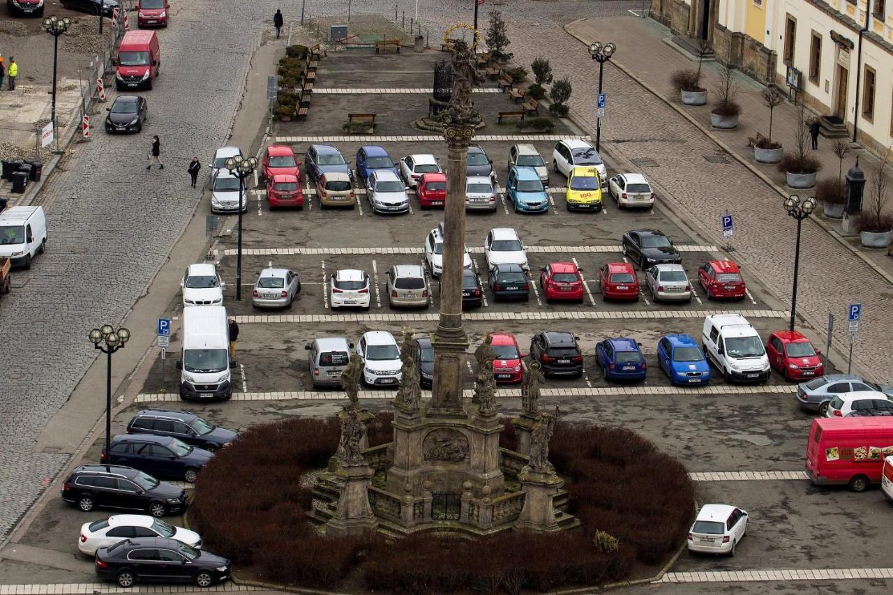 Hradec Králové Apartman V Centru Na Velkem Namesti מראה חיצוני תמונה
