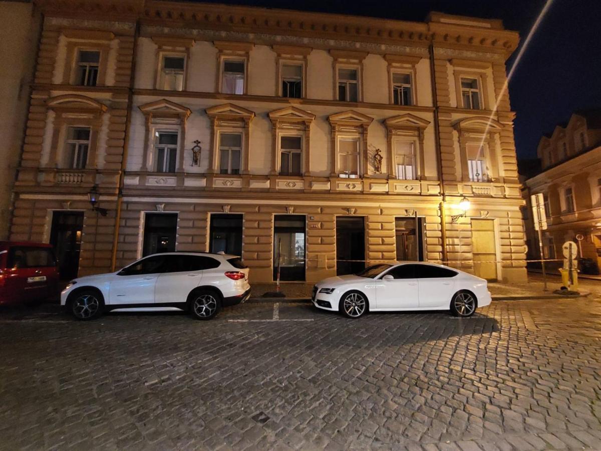 Hradec Králové Apartman V Centru Na Velkem Namesti מראה חיצוני תמונה