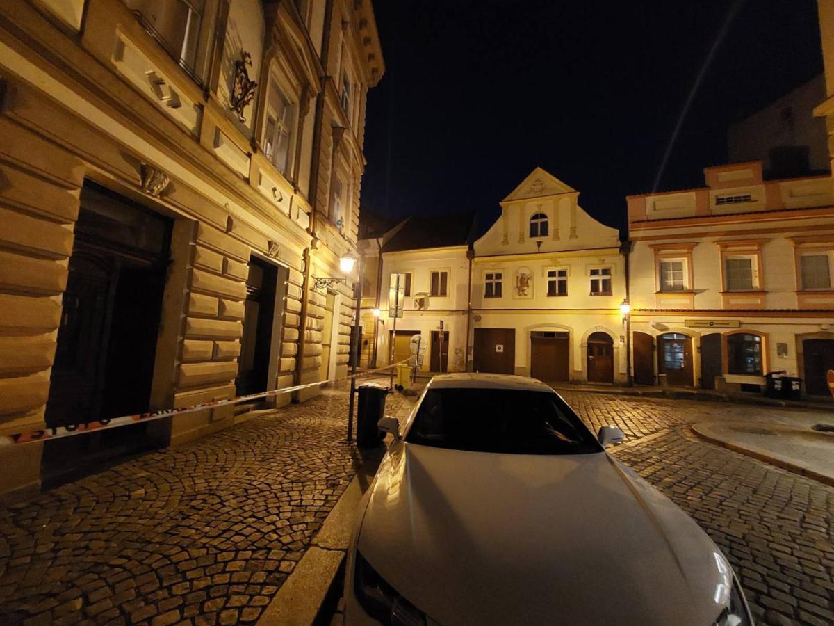 Hradec Králové Apartman V Centru Na Velkem Namesti מראה חיצוני תמונה