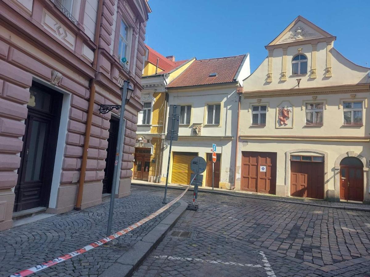 Hradec Králové Apartman V Centru Na Velkem Namesti מראה חיצוני תמונה